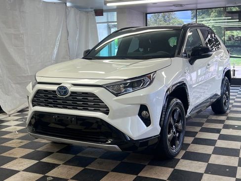 Used 2020 Toyota RAV4 XSE image 3