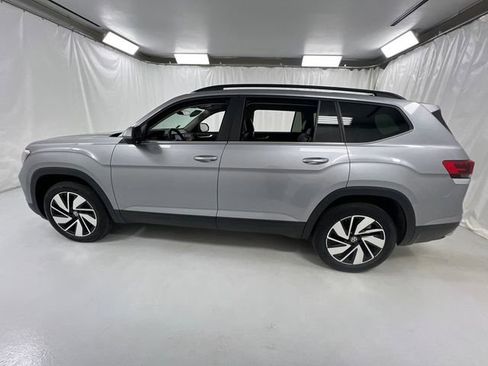 Used 2025 Volkswagen Atlas SE AWD/4WD image 5