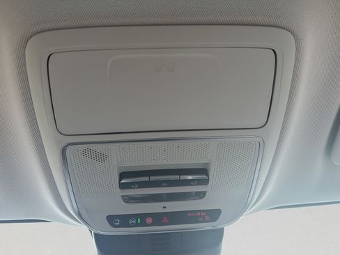 Used 2025 GMC Acadia Denali FWD image 22