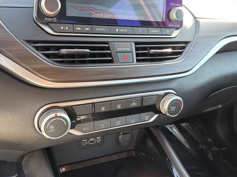 Used 2024 Nissan Altima 2.5 SV FWD image 25