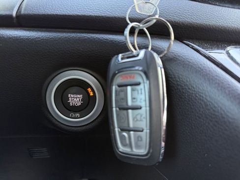 Certified 2025 Chrysler Pacifica Select image 30