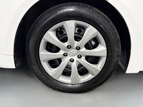 Used 2024 Toyota Corolla LE image 31