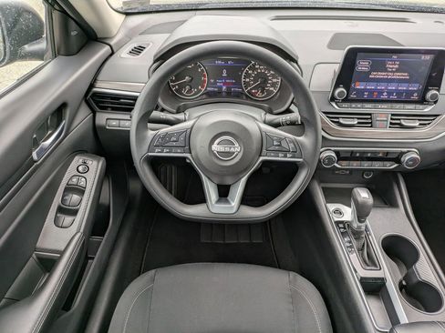 Used 2025 Nissan Altima 2.5 SV FWD image 16