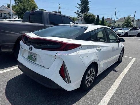 Used 2021 Toyota Prius Prime LE FWD image 4