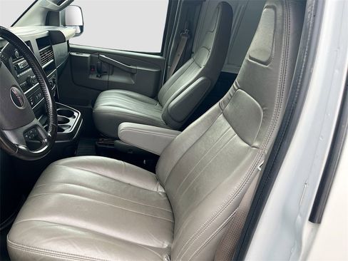 Used 2023 GMC Savana 3500 w/ Driver Convenience Package image 18