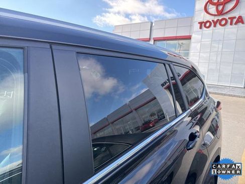 Certified 2024 Toyota Highlander XLE image 33