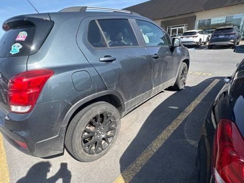 Used 2022 Chevrolet Trax LT w/ Premium Seat Package image 6