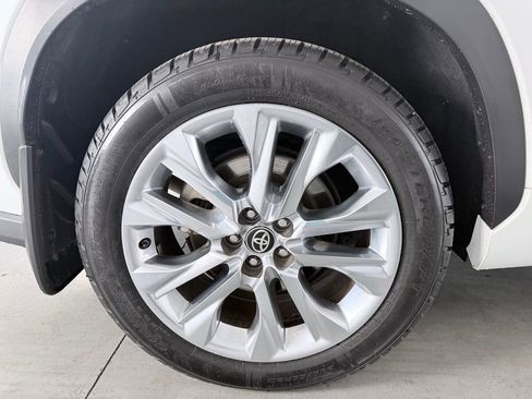Used 2023 Toyota Highlander Limited AWD/4WD image 4