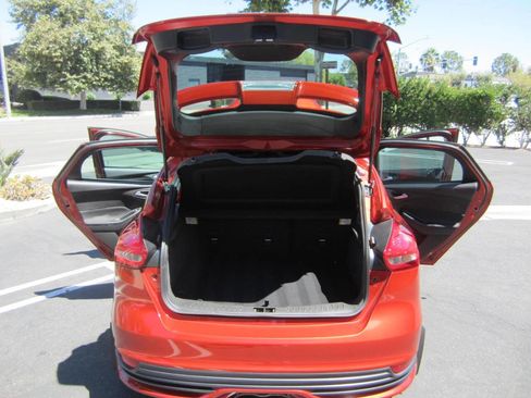 Used 2018 Ford Focus ST image 10