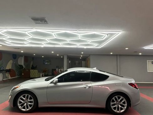 Used 2014 Hyundai Genesis 2.0T RWD image 3