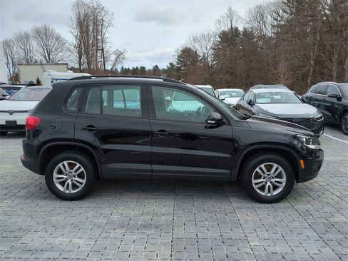 Used 2017 Volkswagen Tiguan S image 2