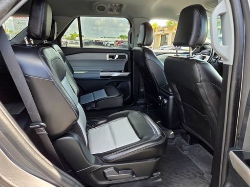 Used 2023 Ford Explorer XLT w/ Equipment Group 202A RWD image 17