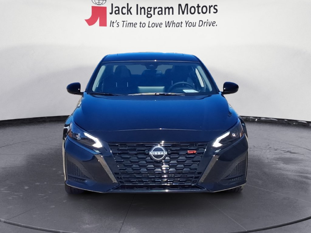 Used 2025 Nissan Altima 2.5 SR w/ SR Premium Package FWD image 8