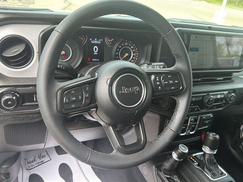 Used 2025 Jeep Wrangler Unlimited Sport AWD/4WD image 15
