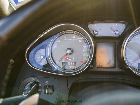 Used 2015 Audi R8 V8 w/ Full Leather Package image 62