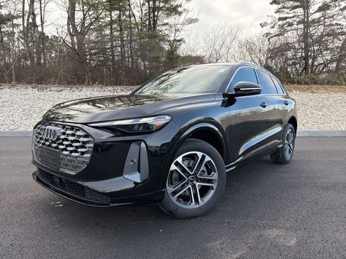 Certified 2025 Audi Q5 Premium w/ Convenience Package image 1