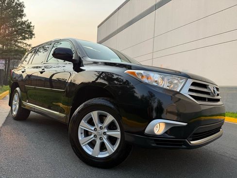 Used 2011 Toyota Highlander SE w/ Tow Pkg AWD/4WD image 8