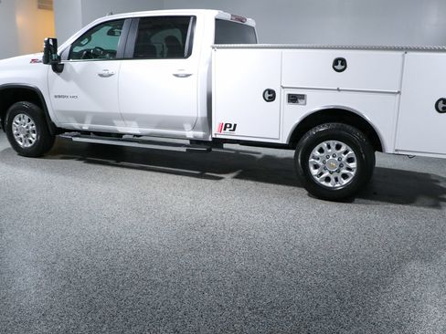 Used 2023 Chevrolet Silverado 2500 LT w/ Convenience Package AWD/4WD image 10