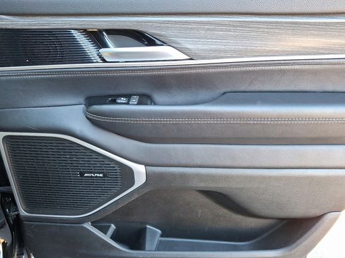 Certified 2024 Jeep Wagoneer L Series II w/ Flexible Seating Group image 14