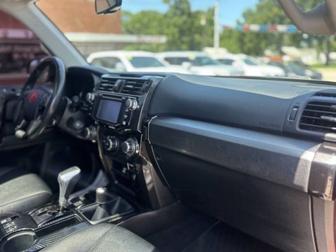 Used 2018 Toyota 4Runner TRD Off-Road Premium AWD/4WD image 33