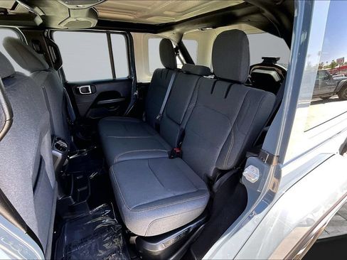 Used 2025 Jeep Wrangler Unlimited Sahara AWD/4WD image 19