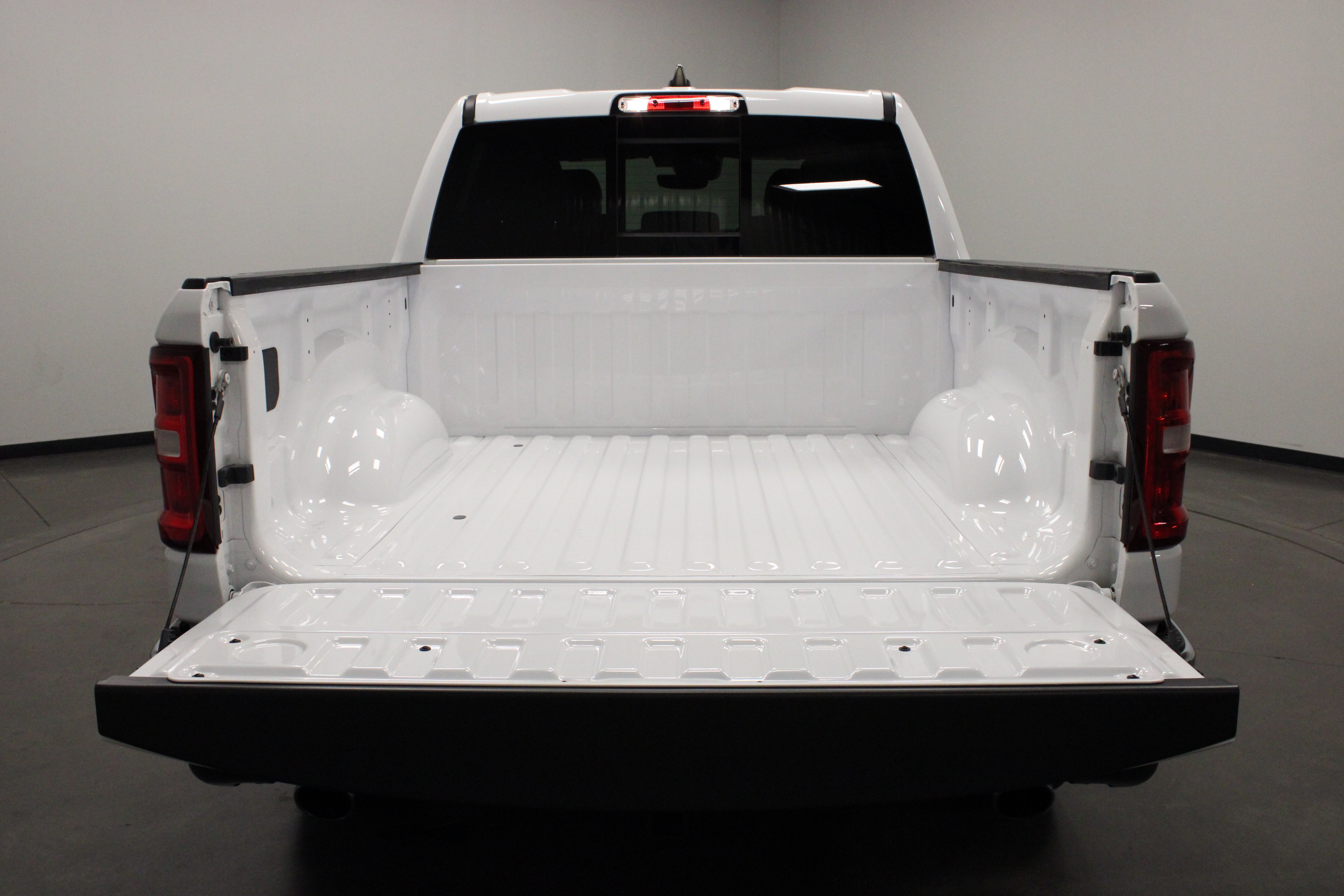 Used 2025 RAM 1500 Laramie AWD/4WD image 14