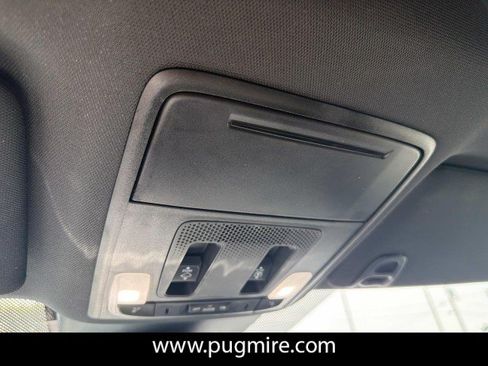Used 2025 Honda Pilot TrailSport image 32
