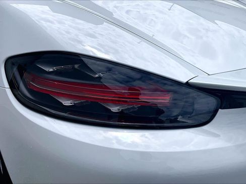 Used 2021 Porsche 718 Boxster RWD image 25