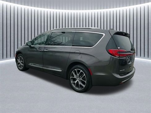 Used 2021 Chrysler Pacifica Limited w/ Premium & Safety Sphere Group image 11