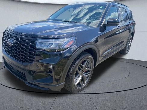 Used 2025 Ford Explorer ST-Line w/ ST-Line Street Pack AWD/4WD image 3