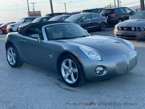 Used 2006 Pontiac Solstice Convertible w/ Premium Package RWD image 4