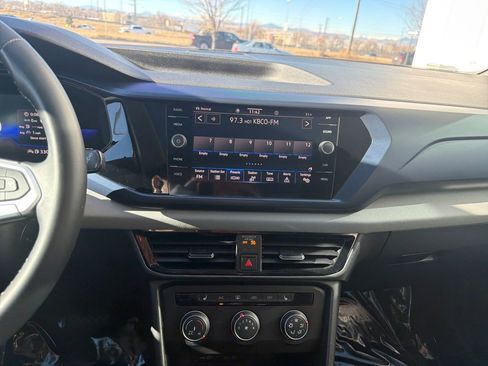 Certified 2022 Volkswagen Taos SE w/ Panoramic Sunroof Package image 20