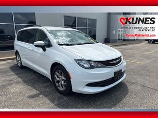 Used 2018 Chrysler Pacifica Touring w/ Tire & Wheel Group FWD video 1