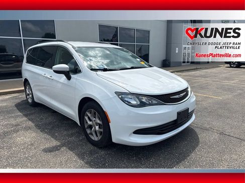 Used 2018 Chrysler Pacifica Touring w/ Tire & Wheel Group FWD image 1