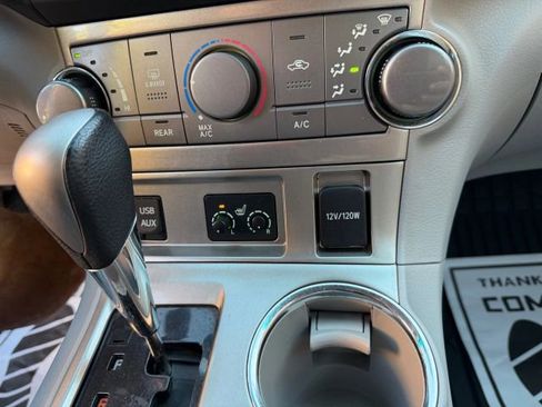 Used 2011 Toyota Highlander SE image 16