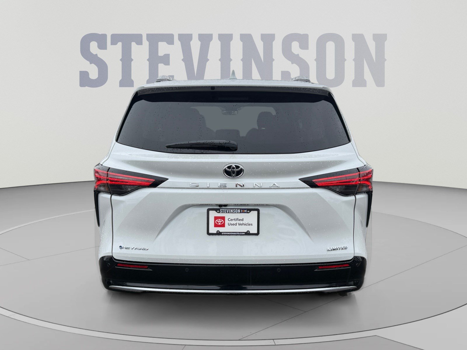 Used 2026 Toyota Sienna Limited AWD/4WD image 4