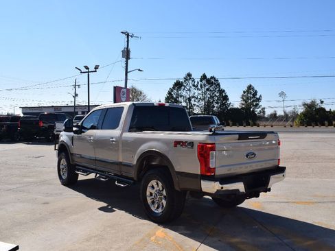 Used 2017 Ford F250 Lariat w/ Lariat Ultimate Package image 5