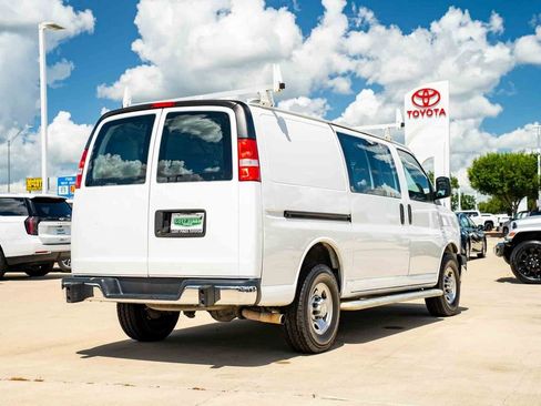 Used 2021 Chevrolet Express 2500 w/ Driver Convenience Package RWD image 4