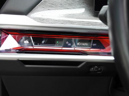 Certified 2023 BMW 760i xDrive 760i xDrive w/ Executive Package image 17