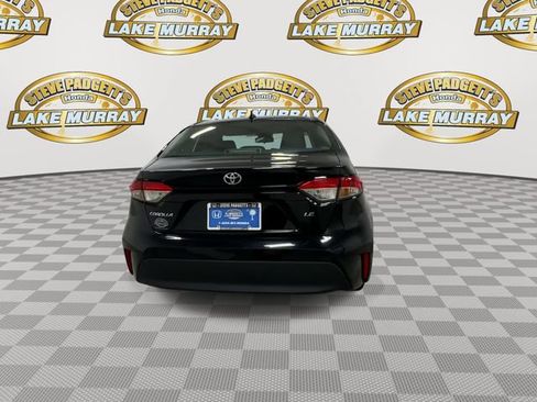 Used 2024 Toyota Corolla LE FWD image 2