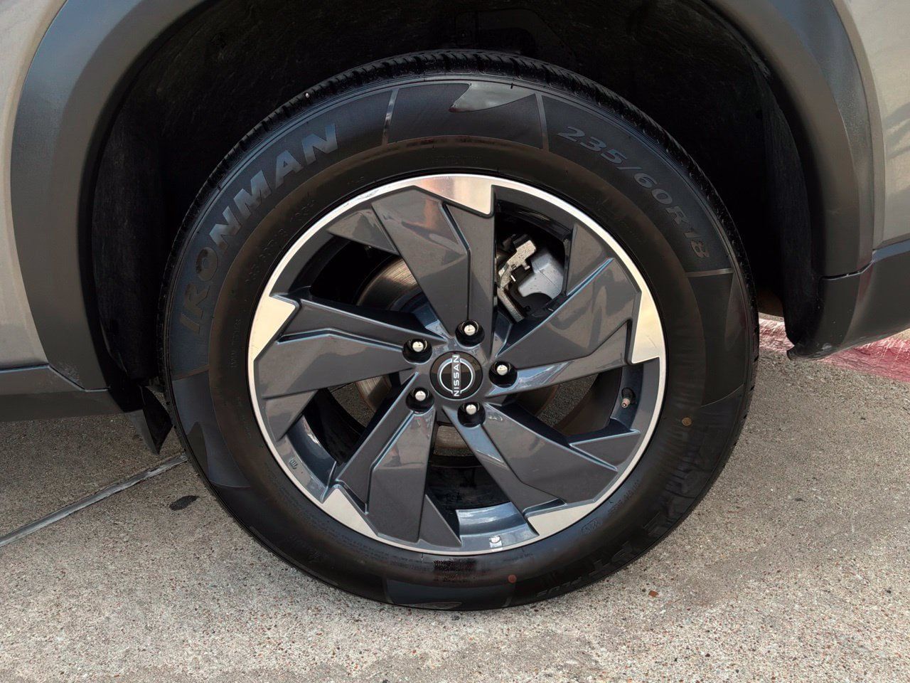 Used 2025 Nissan Rogue SV FWD image 9