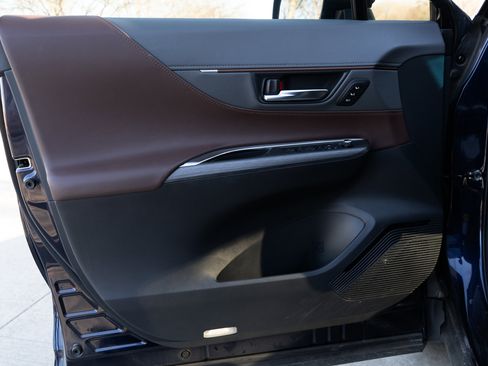 Used 2024 Toyota Venza XLE image 35