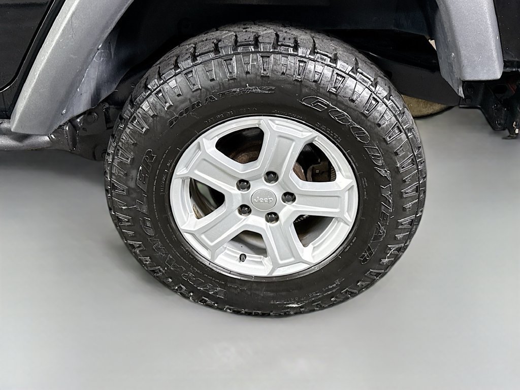 Used 2017 Jeep Wrangler Unlimited Rubicon AWD/4WD image 26