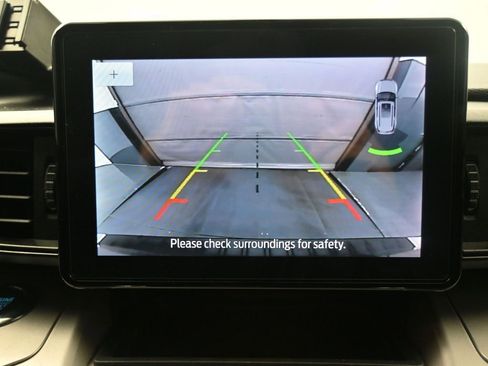 Used 2024 Ford Explorer XLT image 16