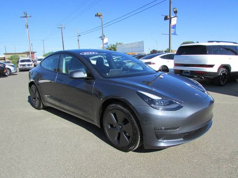 Used 2023 Tesla Model 3 Standard Range RWD image 2