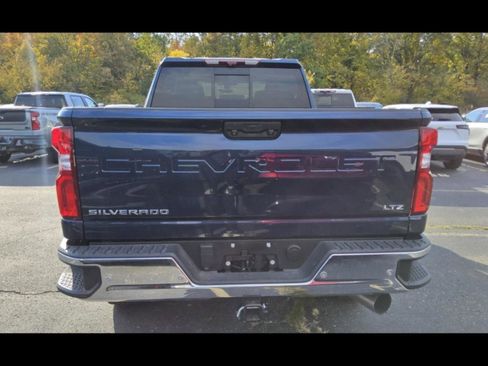 Used 2022 Chevrolet Silverado 2500 LTZ w/ LTZ Premium Package image 3