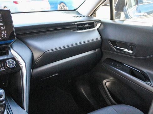 Certified 2021 Toyota Venza LE image 6