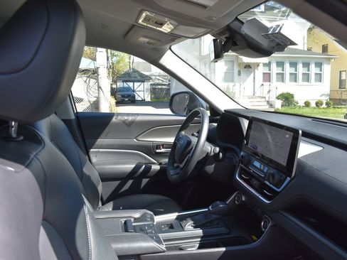 Used 2025 Toyota Grand Highlander FWD image 21