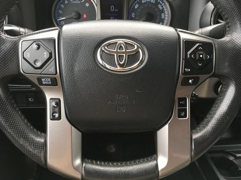Used 2019 Toyota Tacoma SR5 AWD/4WD image 15