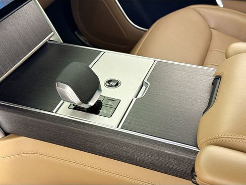 Used 2025 Land Rover Range Rover Long Wheelbase SE image 21